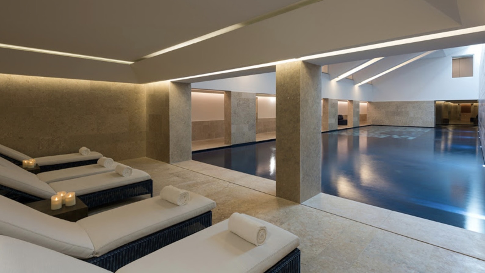 Palácio do Governador - Indoor pool and seating luxury spa hotels in Lisbon